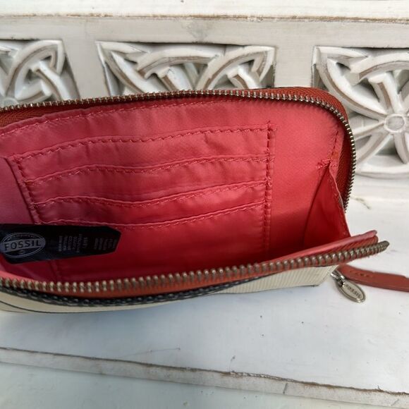 Fossil Authentic Patent Leather Wristlet Wallet, Striped - Picture 4 of 5